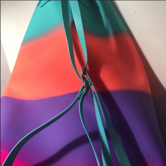 - AMAZING NEW AMERICAN JEWELS BIRTHDAY CAKE backpack main image 5